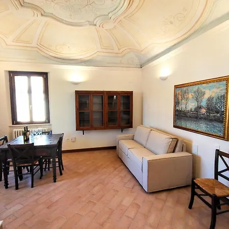 Monsignore, Apartment
