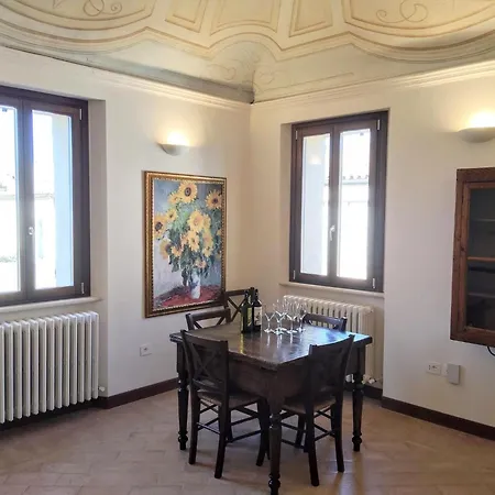 Monsignore, Apartmán *
