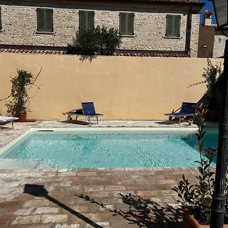 Monsignore, Apartmán *
