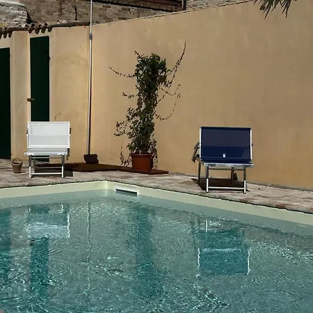 Monsignore, Apartment *